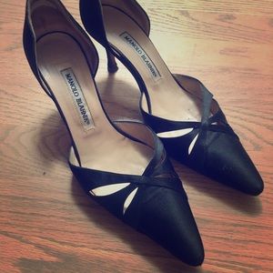 Manolo Blahnik satin heels in Sz 37.5 in black